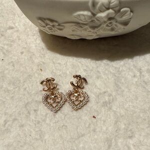 Elegant Gold and Pearl Earrings